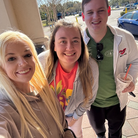 AbbyCatherine is LIVE! Share Show Happening Now! 😍🎀 - Picture 14 of 14